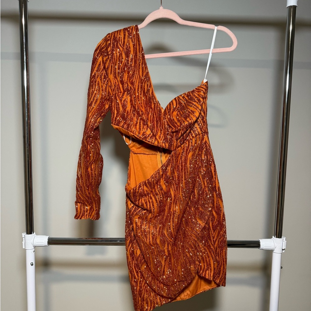 Alglist- Elegant Orange Sequin Dress